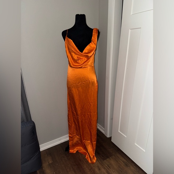 Amanda Uprichard REVOLVE Arial Gown in Fire Medium - Picture 4 of 8